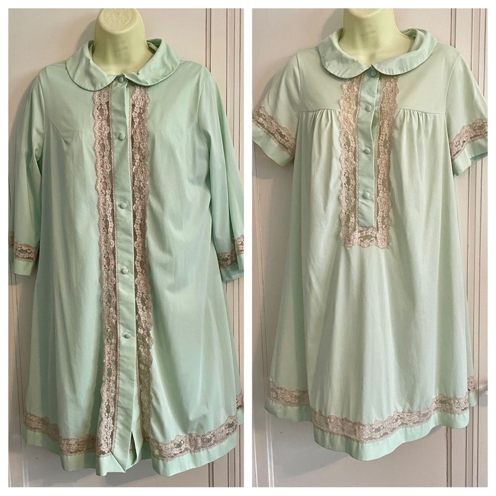Vtg 60s Shadowline mint green short nylon gown & robe set with tan‎ lace